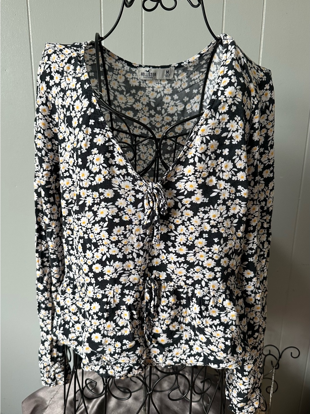 Hollister Black Floral Tie-Front Long Sleeve Blouse